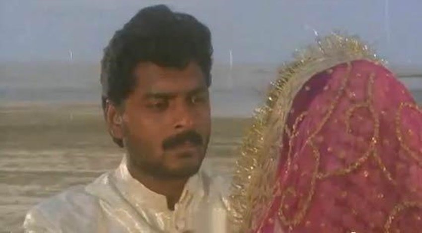 बाजीगर और वंश के अलावा उन्होंने पनाह, बिच्छू, जानी दुश्मन, एक अनोखी कहानी , परवाने, युद्धपथ, तिलक और मिलिट्रीराज जैसी फिल्मों में दिखें। सिद्धार्थ रे की आखिरी फिल्म साल 2004 में चरस- अ ज्वाइंट ऑपरेशन थी।