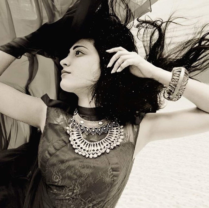 श्रुति हासन की ये तस्वीरें उनके फैंस को खूब पसंद आ रही हैं।