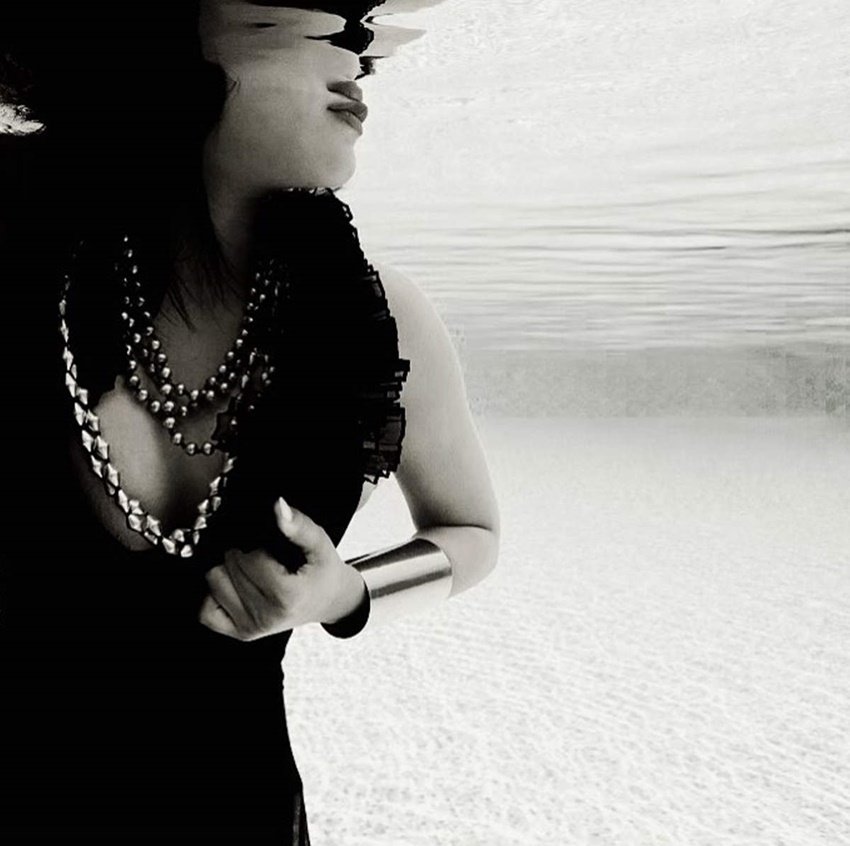 इन तस्वीरों को शेयर करते हुए श्रुति ने कैप्शन में लिखा- वॉटर बेबी।