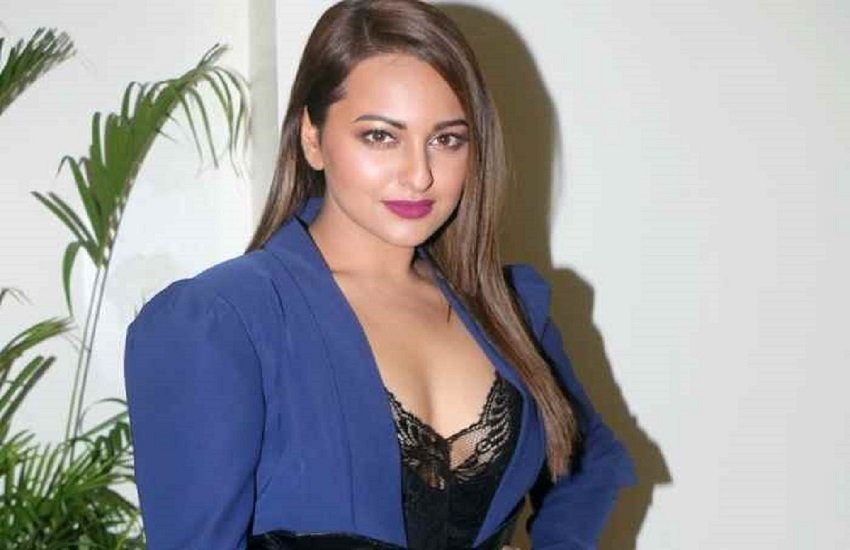 Sonakshi Sinha, Sonakshi Sinha trolled, Sushant Singh Rajput, nepotism, sonakshi sinha deactivates her twitter account, nepotism in bollywood, star kids, star kids trolled, Sonakshi Sinha Twitter, सोनाक्षी सिन्हा, सुशांत सिंह राजपूत