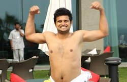 चेन्नई सुपरकिंग्स ने पोस्ट की सुरेश रैना की शर्टलेस तस्वीर, वाइफ प्रियंका रैना ने ले लिए मजे