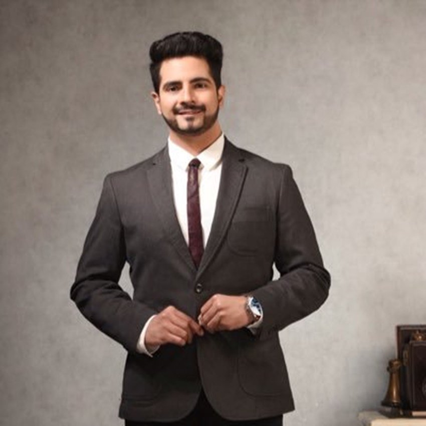 करण एक्टर बनने से पहले फैशन ड‍िजाइनर थे।