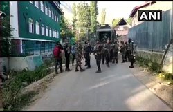 जम्मू कश्मीर: अनंतनाग में CRPF की टीम पर हमला, 1 जवान शहीद एक बच्चे की भी मौत