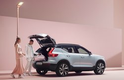 Volvo XC40 Recharge: आ रही है नई दमदार इलेक्ट्रिक SUV, सिंगल चार्ज में चलेगी 400Km! महज 40 मिनट में होगी चार्ज