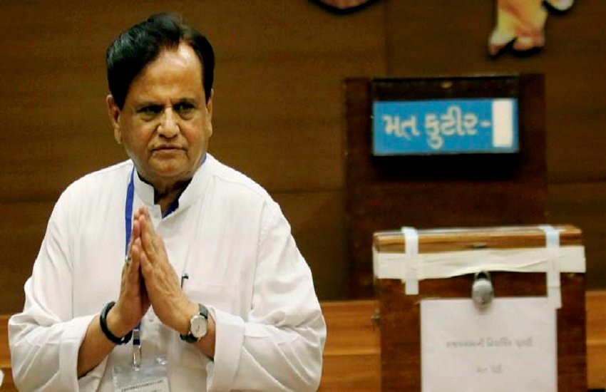 संदेसरा बंधुओं के खिलाफ पीएमएलए मामले में पूछताछ के लिए अहमद पटेल के आवास पहुंचा ईडी दल। (PTI Photo) संदेसरा बंधुओं के खिलाफ पीएमएलए मामले में पूछताछ के लिए अहमद पटेल के आवास पहुंचा ईडी दल। (PTI Photo)