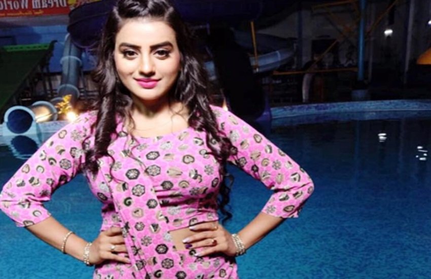 pawan singh, akshara singh, pawan singh akshara singh controversy