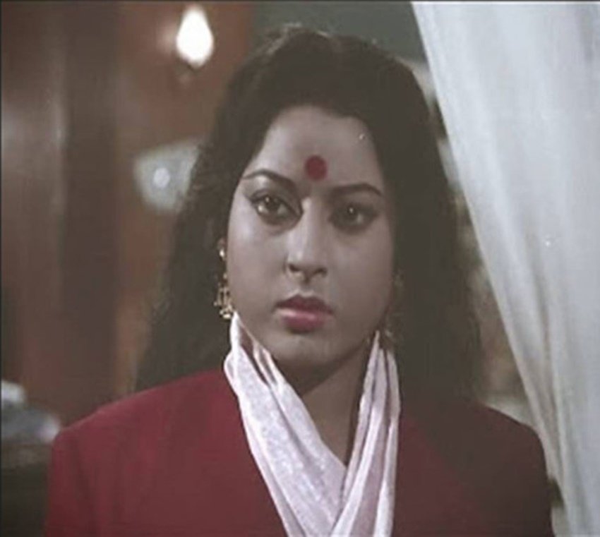 अनिता गुहा ने एक इंटर्व्यू में बताया था कि उन्हें स्कूल के दिनों से ही मेकअप से इतना प्यार था कि कई बार उनकी पिटाई भी हुई थी। मेकअप की शौकीन अनिता को ल्यूकोडर्मा की चपेट में आने के बाद मजबूरी में हैवी मेकअप करके रहना पड़ा।