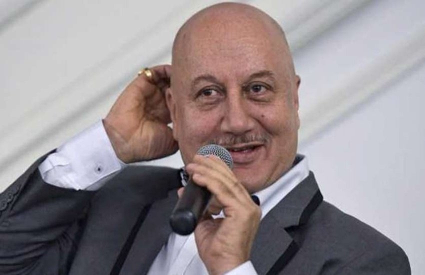 anupam kher, anupam kher tweet, anupam kher poetry, anupam kher twitter, anupam kher troll, anupam kher movie, anupam kher son, anupam kher family, anupam kher brother, anupam kher wife, anupam kher pm modi, नज्म लिख ट्रोल हुए अनुपम खेर, Entertainment news,
