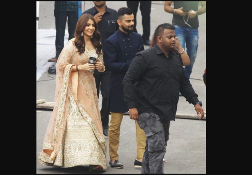 प्रकाश अब अनुष्का और विराट दोनों को प्रोटेक्ट करते देखे जाते हैें।