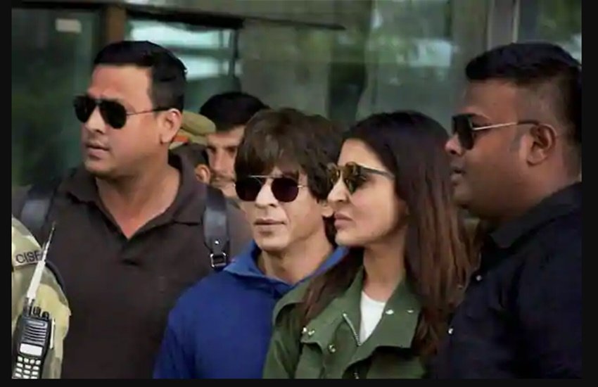 फिल्म जीरो के सेट पर तो अनुष्का शर्मा ने शाहरुख खान के साथ मिलकर प्रकाश सिंह के लिए सरप्राइज पार्टी रख दी थी।