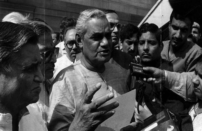 जब अटल बिहारी वाजपेयी ने चीनी दूतावास में घुसा दी थीं 800 भेड़ें, हैरान रह गया था ड्रैगन