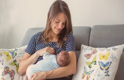 क्या बुखार के दौरान महिलाएं करा सकती हैं Breastfeed, जानिये किन बातों का ध्यान रखना है जरूरी