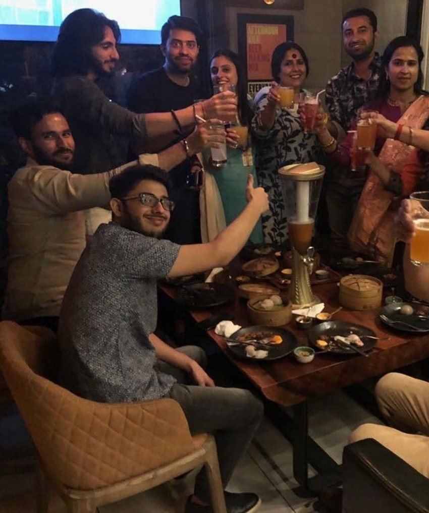 कैरी आज भी अपने परिवार के साथ फरीदाबाद वाले घर में ही रहते हैं।