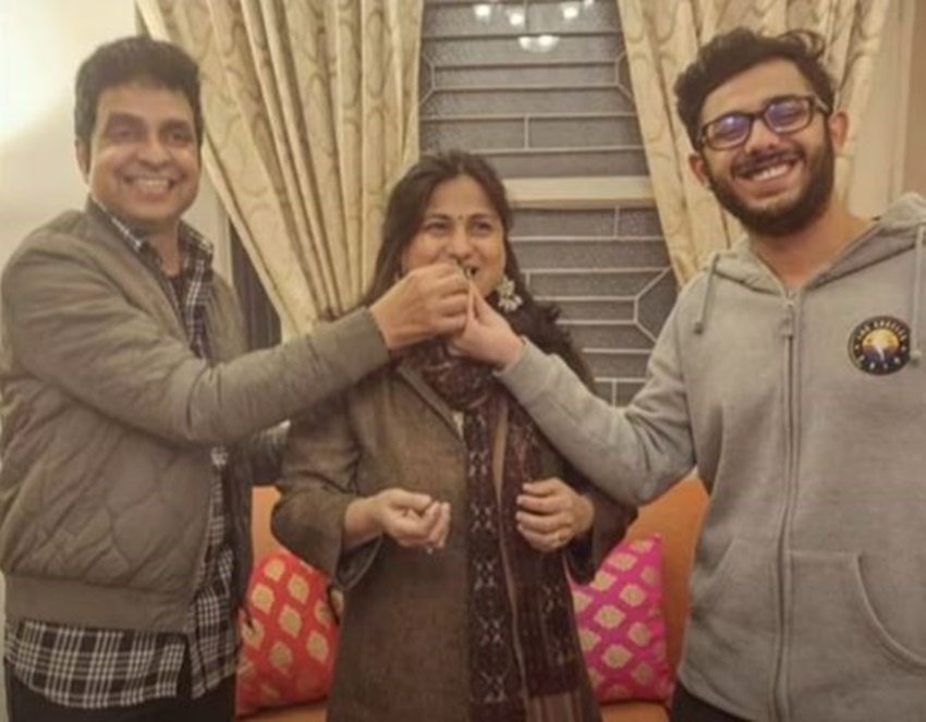 आज इतनी दौलत शोहरत होने के बाद भी कैरी मिनाती का परिवार उसी तरह रहता है जैसे आज से 5-7 साल पहले रहता था।