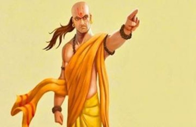 Chanakya Niti: लोगों के लिए मृत्यु से भी अधिक कष्टदायी है ये स्थिति, साथ छोड़ जाते हैं अपने