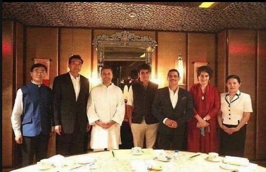 अमित मालवीय ने गांधी परिवार की एक तस्वीर शेयर की है। (twitter/amit malviya)