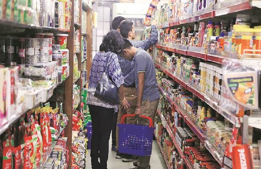गैर-स्वदेशी वस्तुओं को कैंटीनों से हटाने की सूची सार्वजनिक करने के कुछ घंटे बाद ही सरकार ने वापस ले ली थी।
