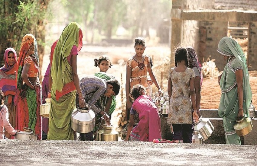 पिता-पुत्र की जोड़ी ने अपने घर के बाहर एक कुआं खोद डाला। (सांकेतिक तस्वीर)