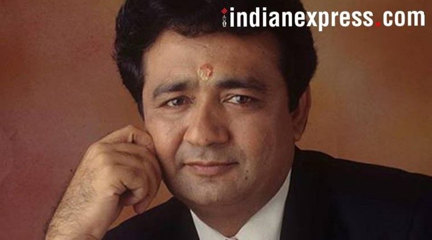 गुलशन कुमार ने ग्रैजुएशन के बाद दिल्ली के दरिया गंज इलाके में अपने पिता चंद्रभान के साथ जूस की दुकान चलाया करते थे। लेकिन कुछ सालों सालों के अंदर ही जूस की दुकान से गुलशन कुमार का मन ऊब गया।