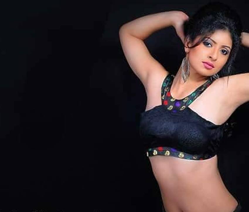 पहले पति से तलाक के 4 साल बाद उन्होंने शामी से दोबारा निकाह किया। शमी से शादी करने से पहले हसीन जहां एक मॉडल और एक चीयर लीडर थीं। दोनों की मुलाकात साल 2012 में आईपीएल मैच के दौरान हुई थी और 2014 में निकाह किया था।