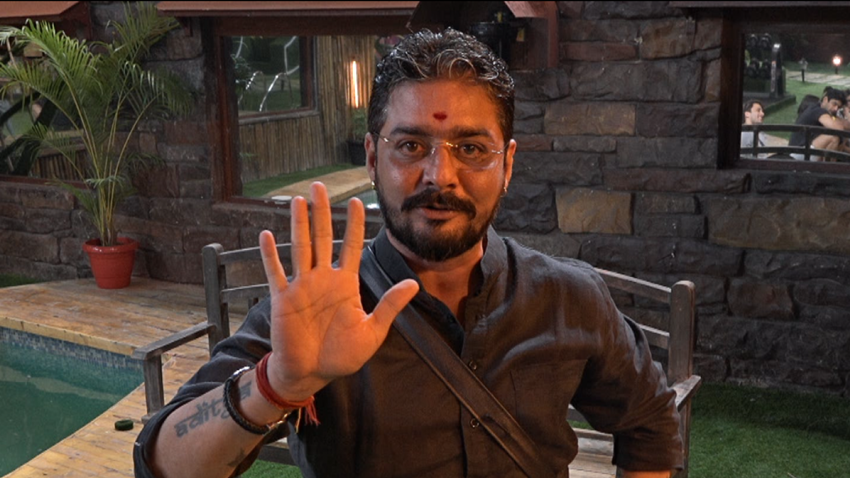 हिंदुस्तानी भाऊ मेमे की दुनिया में भी काफी लोकप्रिय हैं। आए दिन सोशल मीडिया पर उनके मेमे वायरल होते रहते हैं।