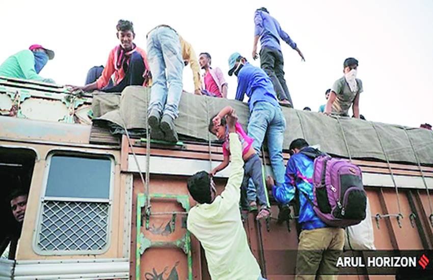 कोरोना वायरस प्रकोप के दौरान बेसहारा हुए मजदूर और उनका परिवार घर पहुंचने के लिए भीषण त्रासदी झेले।