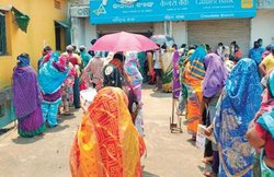 तीन महीने खत्म, क्या आगे भी आएंगे महिलाओं के खाते में 500 रुपये? जानें- मोदी सरकार ने क्या कहा