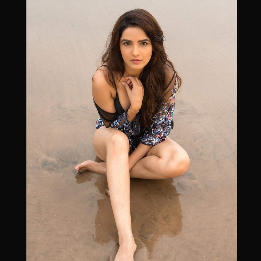 साउथ में भी जेस्मीन की अच्छी खासी लोकप्रियता रही है। (All Photos: Jasmine Bhasin Instagram)