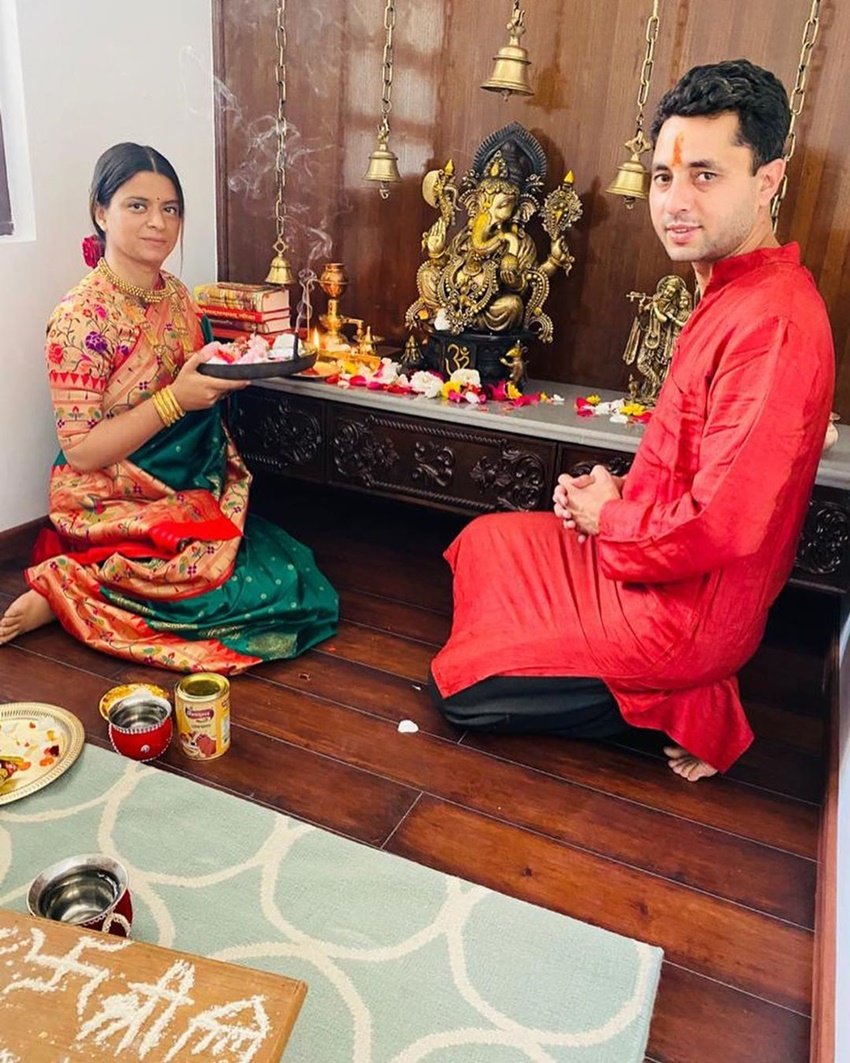 रंगोली का घर अंदर से काफी खूबसूरत है। रंगोली और उनके पति अजय इसी घर में शिफ्ट हुए हैं।