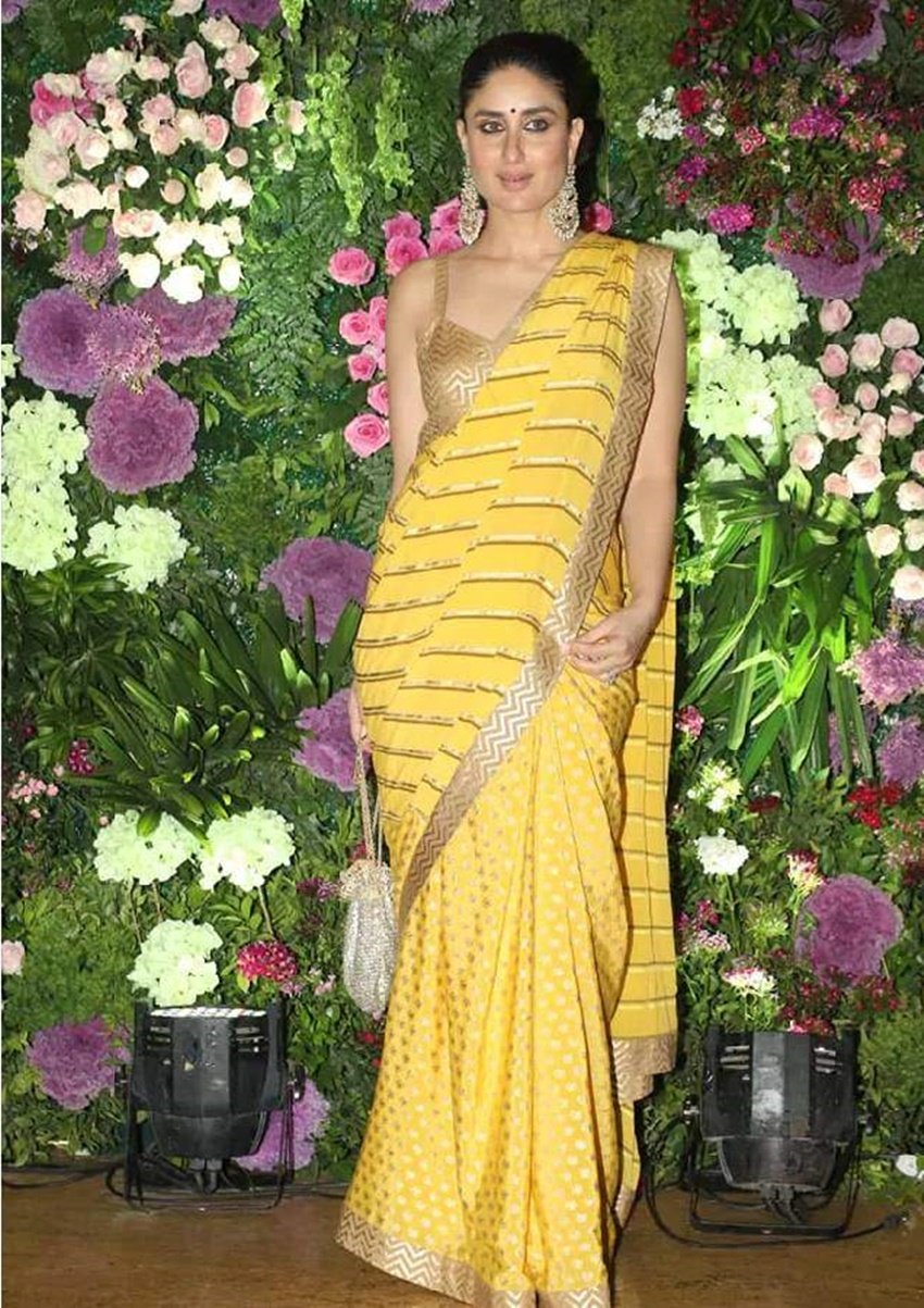 करीना कपूर यूं तो साड़ी में बहुत कम न जर आती हैं। लेकिन वह जब भी साड़ी पहनती हैं तो उनके माथे की बिंदी अकसर लोगों का ध्यान अपनी तरफ आकर्षित जरूर करती है।