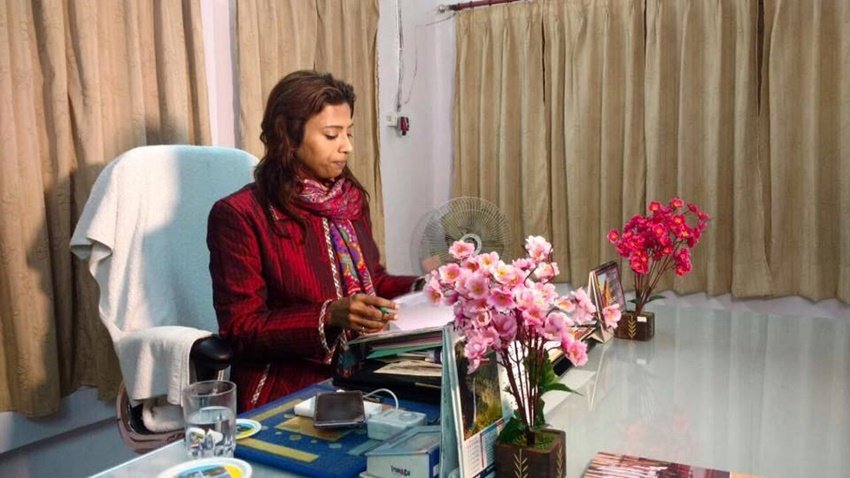 किंजल ने एक इंटरव्यू में बताया था कि पिता की मौत के बाद मां विभा सिंह ने ठान लिया था कि उनकी दोनों बेटियां आईएएस बनेंगी। बकौल किंजल सिंह लोग उनकी मां की इस बात पर हंसा करते थे।