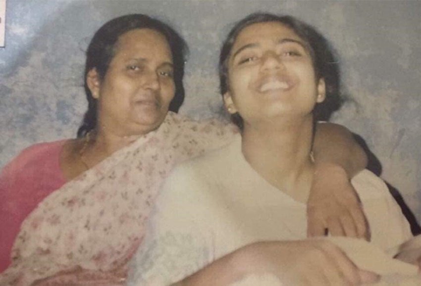 पिता को इंसाफ दिलाने के लिए किंजल मां के साथ कोर्ट कचहरी के चक्कर भी लगाती थीं औऱ अपनी पढ़ाई भी करती रहीं। ग्रैजुएशन करने वह दिल्ली चली आईं। दिल्ली के प्रतिष्ठित लेडी श्रीराम कॉलेज में उन्होंने दाखिला लिया।