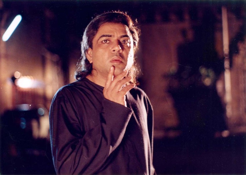 परेश रावल भी महेश भट्ट की फिल्म तमन्ना में किन्नर बन चुके हैं। 1997 में आई इस फिल्म में परेश रावल के काम को काफी तारीफ मिली थी।