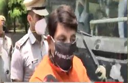 दिल्ली BJP अध्यक्ष मनोज तिवारी लॉकडाउन तोड़ समर्थकों संग प्रदर्शन करने पहुंचे राजघाट, पुलिस ने हिरासत में लिया