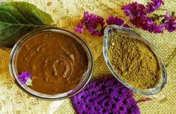 सफेद बालों से लेकर त्वचा तक के लिए फायदेमंद है मेहंदी का तेल, जानिये इस्तेमाल करने का तरीका