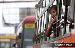 ‘बैठाकर तो कोई खिलाएगा नहीं’, यूपी-एमपी और बिहार से लौटने लगे प्रवासी मजदूर, मुफ्त टिकट दे रहीं कंपनियां