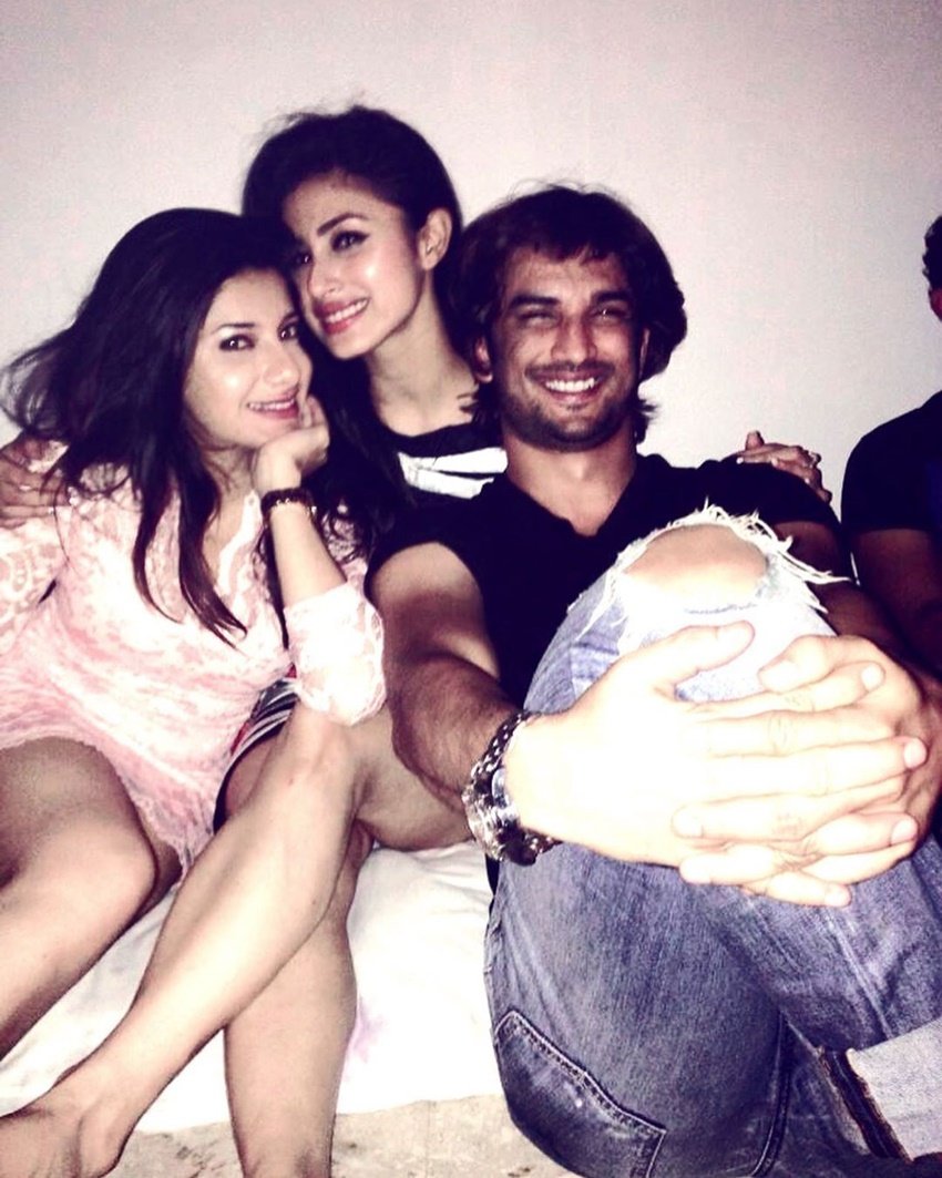 मौनी रॉय ने जो तस्वारें शेयर की हैं उन्हें देखने से लग रहा है कि दोनों काफी अच्छी बॉन्डिंग शेयर करते थे।