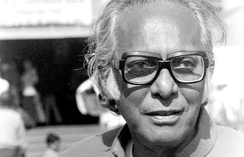 मृणाल सेन ने हिंदी की मशहूर अभिनेत्रियों की प्रतिभा का इस्तेमाल अपनी बांग्ला फिल्मों में भी किया था।