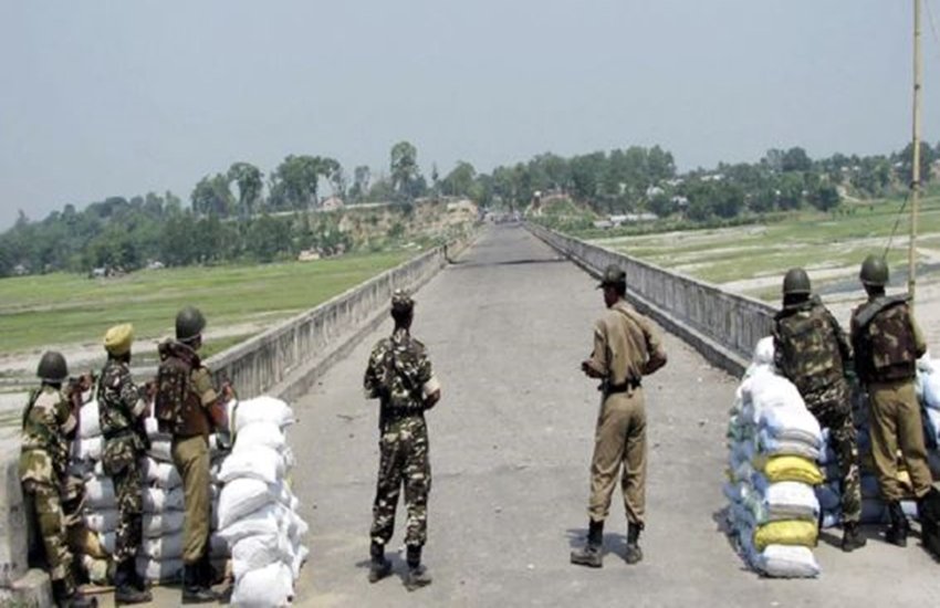Nepal Border Police, India, River Embankment