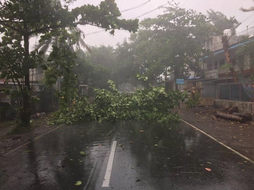 मौसम वैज्ञानिकों का कहना है कि 129 साल बाद मुंबई में इस तरह का भयानक चक्रवात आया है।