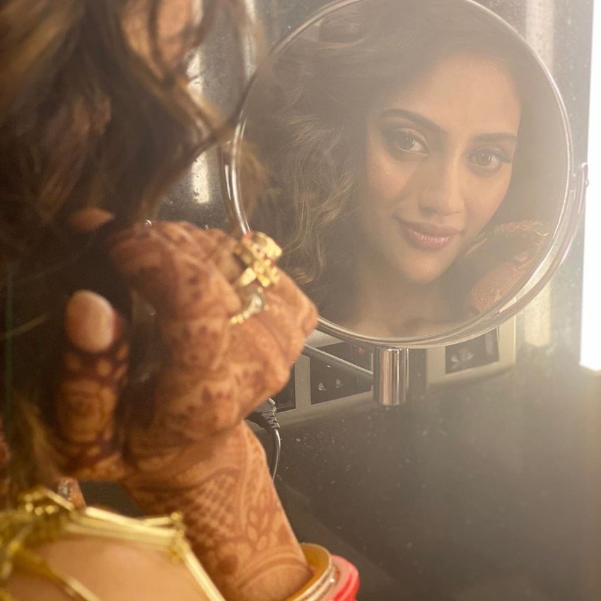 बता दें कि नुसरत जहां बांग्ला फिल्म इंडस्ट्री की नामी एक्ट्रेस हैं। नुसरत की बंगाल में तगड़ी पॉपुलारिटी औऱ फैन फॉलोइंग है।