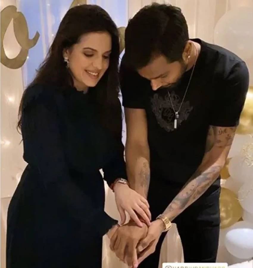 hardik pandya, hardik pandya kid, natasha stankvoic, hardik pandya troll, natasha stankvoic, natasha stankvoic hardik pandya age defference, hardik pandya troll, DJ Wale Babu, Hardik pandya, yuvraj singh, pankhuri sharma age, krunal pandya, virat kohli, anushka sharma, hardik pandya marriage, hardik pandya kofee with karan, Entertainment News,Bollywood News,Hindi Movies News,pregnancy,Natasa Stankovic,Instagram,Hardik Pandya,first child,Cricketer,Bollywood