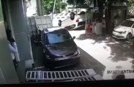 Volkswagen Polo topples