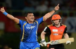 वेस्टइंडीज में खेलेंगे IPL में 2 गेंद पर हैट्रिक लेने वाले प्रवीण तांबे, शाहरुख खान की टीम से हुआ करार