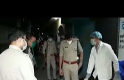 यूपी: गर्भवती सौतन को सरेआम सड़क पर गोलियों से भून खड़ी रही महिला, पुलिस ने पकड़ा, वीडियो वायरल