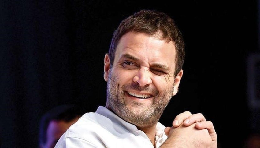 राहुल गांधी को फास्ट फूड में मोमोज काफी पसंद हैं।
