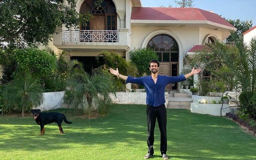 राजीव सेन सुष्मिता सेन के भाई हैं। दिल्ली में राजीव का बेहद आलीशान घर है। (Image Source:-instagram /rajeevsen9)