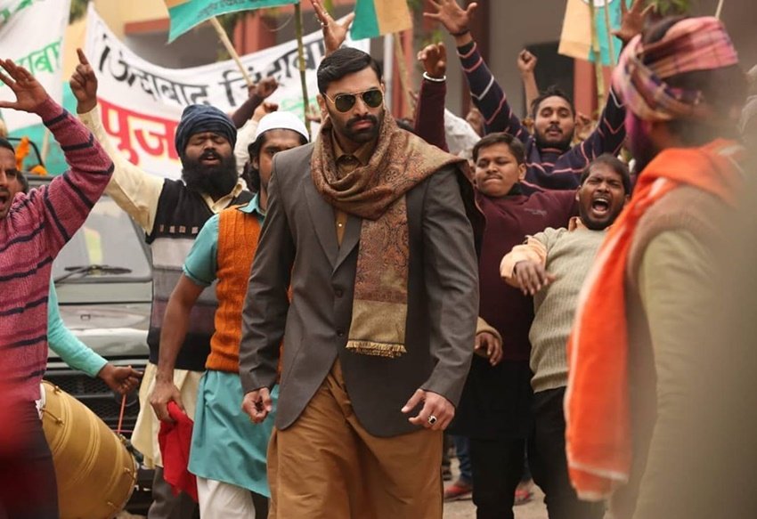 निकितिन धीर ने अपना बॉलीवुड डेब्यू आशुतोष गोवारिकर की फिल्म जोधा अकबर से किया था। इस फिल्म में वह सैफुद्दीन के किरदार में दिखे थे।