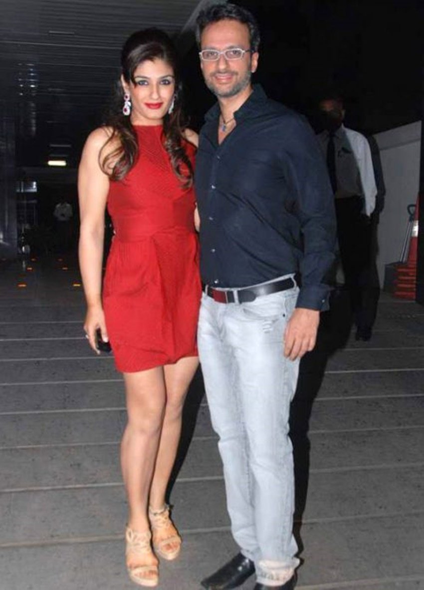 टूटे दिल और अपने ही प्यार से मिले बेवफाई के बीच रवीना टंडन की मुलाकात हुई फिल्म डिस्ट्रीब्यूटर अनिल थडानी से।