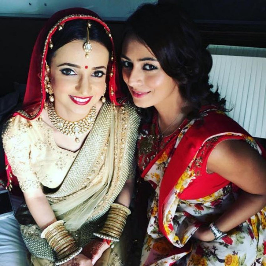 रोशनी चोपड़ा और दिया चोपड़ा सगी बहनें हैं। दोनों ही टीवी इंडस्ट्री में काफी बड़ा नाम बन चुकी हैं।